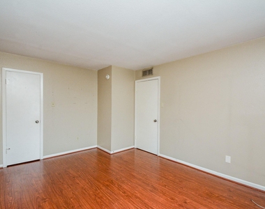 8519 Hearth Boulevard - Photo Thumbnail 7