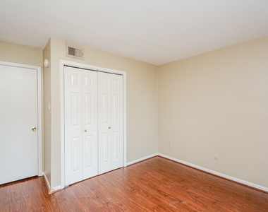 8519 Hearth Boulevard - Photo Thumbnail 4