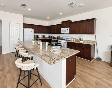 11115 Beverley Park Street - Photo Thumbnail 3