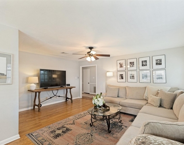 10031 Timberoak Drive - Photo Thumbnail 3