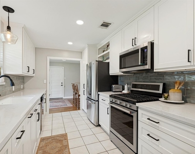 10031 Timberoak Drive - Photo Thumbnail 6