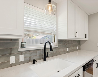 10031 Timberoak Drive - Photo Thumbnail 8