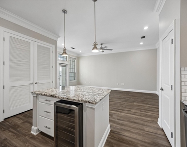 2111 Austin Street - Photo Thumbnail 4