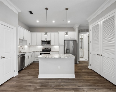 2111 Austin Street - Photo Thumbnail 2