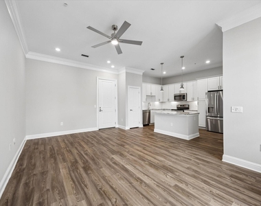 2111 Austin Street - Photo Thumbnail 3