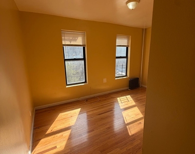 W 207 St / Vermilyea Avenue - Photo Thumbnail 3