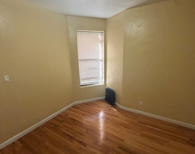 W 207 St / Vermilyea Avenue - Photo Thumbnail 5
