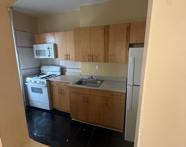 W 207 St / Vermilyea Avenue - Photo Thumbnail 1