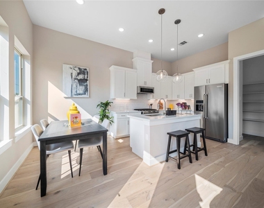 306 Chobani Lane - Photo Thumbnail 2