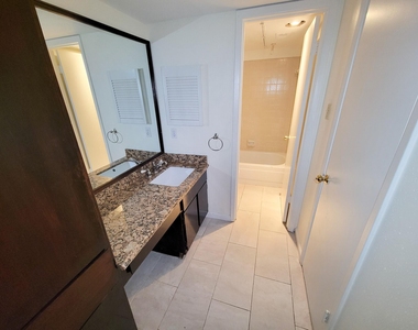 10811 Richmond Avenue - Photo Thumbnail 11