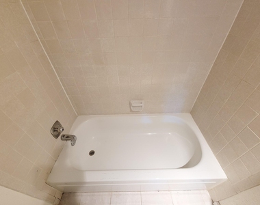 10811 Richmond Avenue - Photo Thumbnail 14
