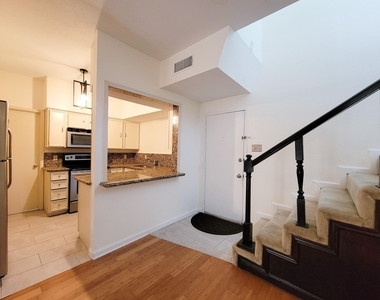 10811 Richmond Avenue - Photo Thumbnail 1
