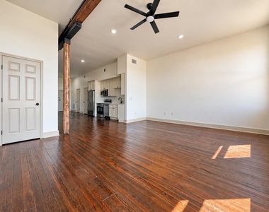 2221 Market St Street - Photo Thumbnail 2