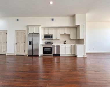 2221 Market St Street - Photo Thumbnail 4