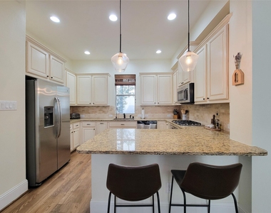 772 Nicholson Street - Photo Thumbnail 5