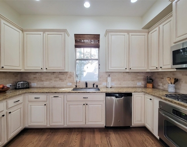 772 Nicholson Street - Photo Thumbnail 9