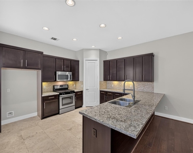 8806 Hollister Square Court - Photo Thumbnail 7