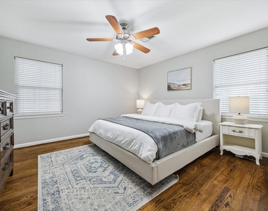 2327 Saxon Drive - Photo Thumbnail 17