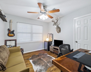 2327 Saxon Drive - Photo Thumbnail 19