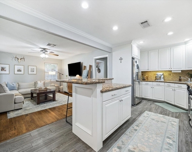 2327 Saxon Drive - Photo Thumbnail 2