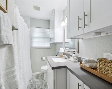 2327 Saxon Drive - Photo Thumbnail 3