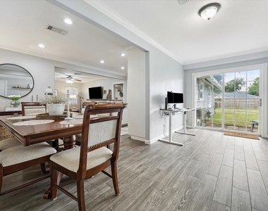 2327 Saxon Drive - Photo Thumbnail 15