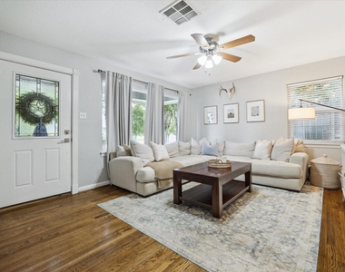 2327 Saxon Drive - Photo Thumbnail 9