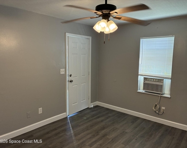 1420 Avocado Avenue - Photo Thumbnail 3