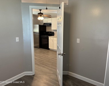 1420 Avocado Avenue - Photo Thumbnail 7