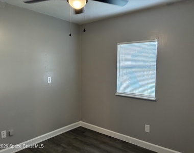 1420 Avocado Avenue - Photo Thumbnail 6