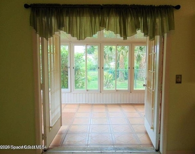 2325 Maryland Avenue - Photo Thumbnail 6