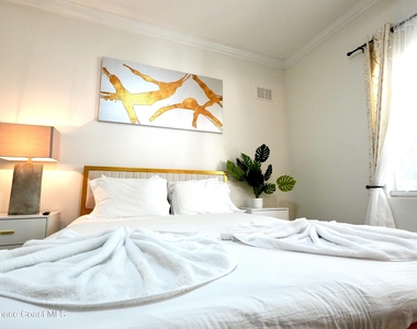 150 Crescent Beach Drive - Photo Thumbnail 8