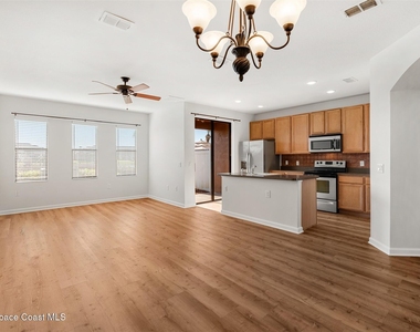 737 Ventura Drive - Photo Thumbnail 2