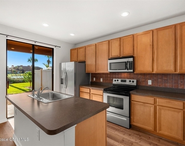 737 Ventura Drive - Photo Thumbnail 5