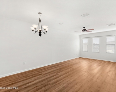 737 Ventura Drive - Photo Thumbnail 4