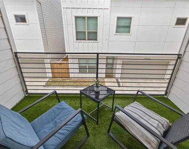 6742 Peerless Street - Photo Thumbnail 9