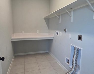 1550 Park Path Drive - Photo Thumbnail 27