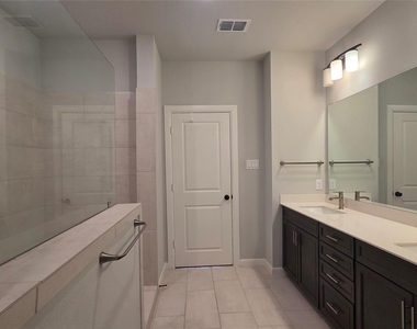 1550 Park Path Drive - Photo Thumbnail 19