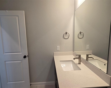 1550 Park Path Drive - Photo Thumbnail 25