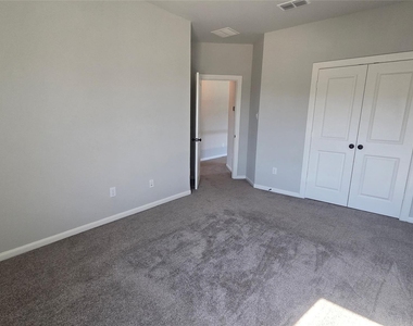 1550 Park Path Drive - Photo Thumbnail 21