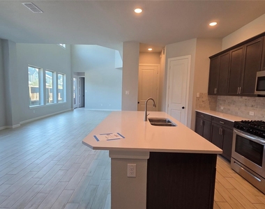 1550 Park Path Drive - Photo Thumbnail 2