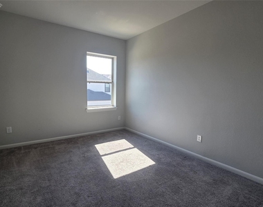 1550 Park Path Drive - Photo Thumbnail 22