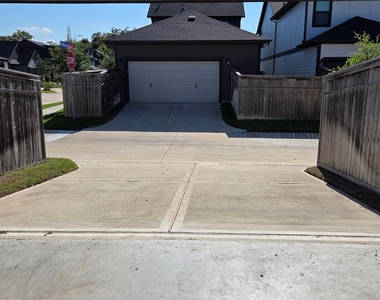 1550 Park Path Drive - Photo Thumbnail 30