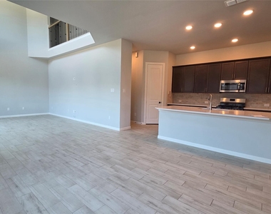 1550 Park Path Drive - Photo Thumbnail 9