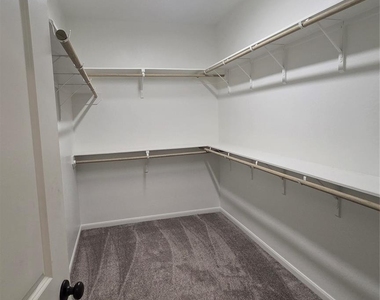 1550 Park Path Drive - Photo Thumbnail 17