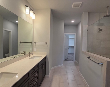 1550 Park Path Drive - Photo Thumbnail 15