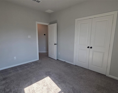 1550 Park Path Drive - Photo Thumbnail 23