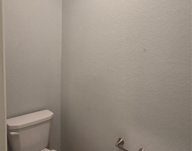 1550 Park Path Drive - Photo Thumbnail 18