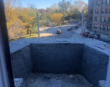 Grand Concourse / Van Cortlandt Avenue - Photo Thumbnail 16