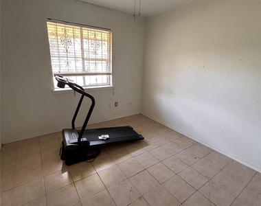 11114 W Bellfort Street - Photo Thumbnail 5